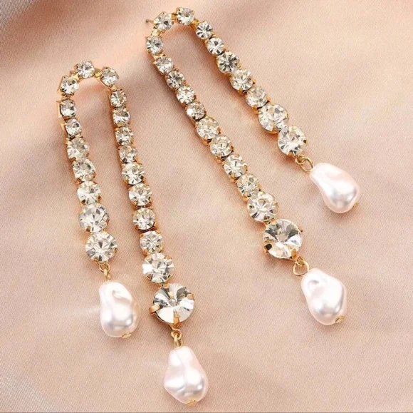 Zara faux rhinestone and pearls fringe earrings; costume jewelry style; nwot - Picture 3 of 9